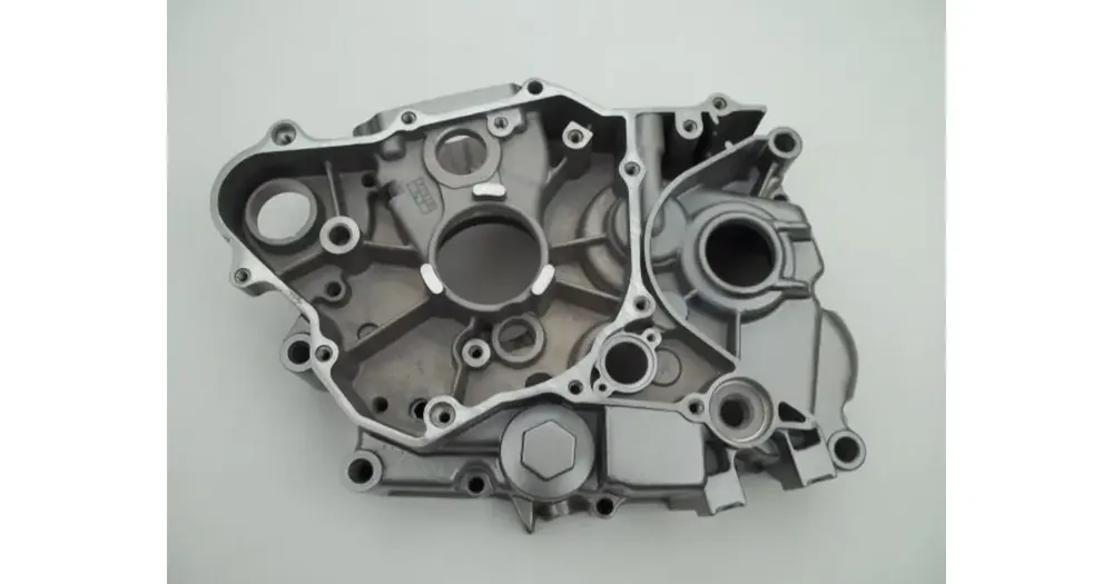 Turvallinen Maksu Kampiakselin kotelo vasen, vasen lohko, Junak 121 / Romet Soft 125 156FMI 4T 125 OHC AC